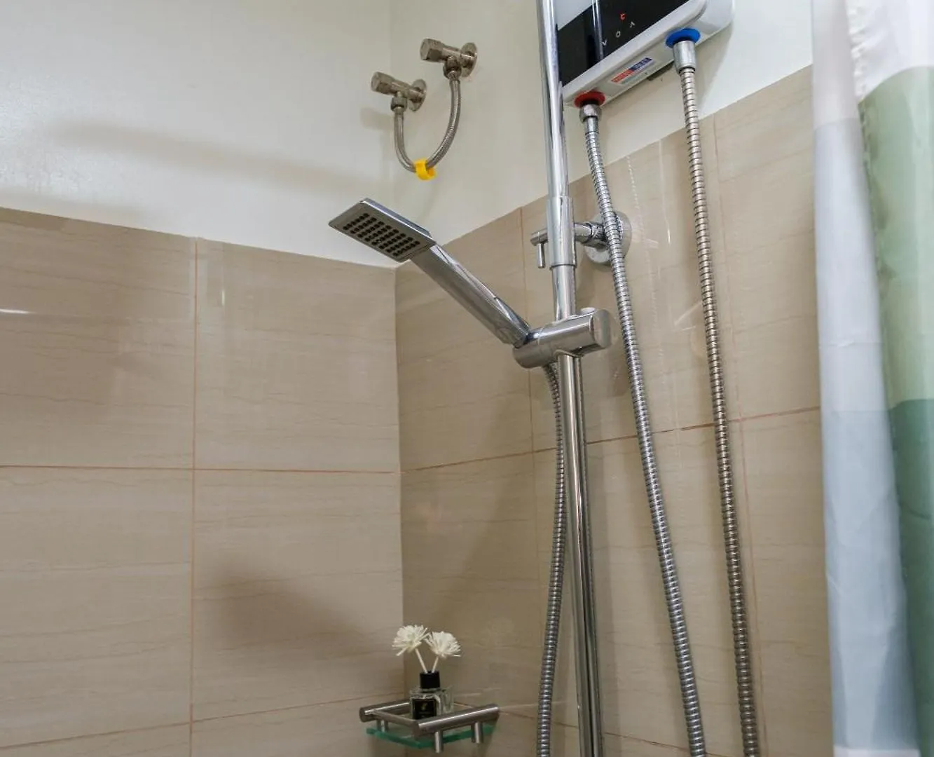 2 Side-By-Side P00L Front Condos, 6 Beds, 2 Cr, 2 Kitchen For 10 Guests At Moa Manila Apartment